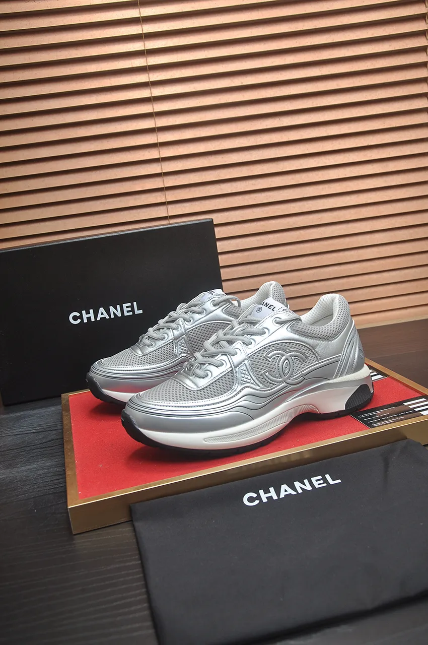 Men's shoes 💰600💶【CHANEL】(Chanel couple's model)👩‍❤️‍💋‍👨The latest all-season shoes🔥🔥The ultimate derivative model. Not only are you more fashionable on your feet, but wearing flat shoes can also lengthen your overall body shape ~ "Features" The simple upper is paired with conspicuous small fragrant cloth strips, which is fashionable and high-end. 💕💕Selected Chanel fabric for the upper, comfortable and soft fabric lining available in 5 colors 🐎Size: (women's 35-39, customized 40. Men's 38-44, customized 45)